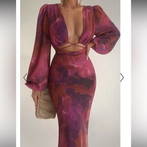 Showpo - ARTOLA MIDI DRESS - FRONT CUT OUT LONG SLEEVE DRESS IN BLURRED DREAMS